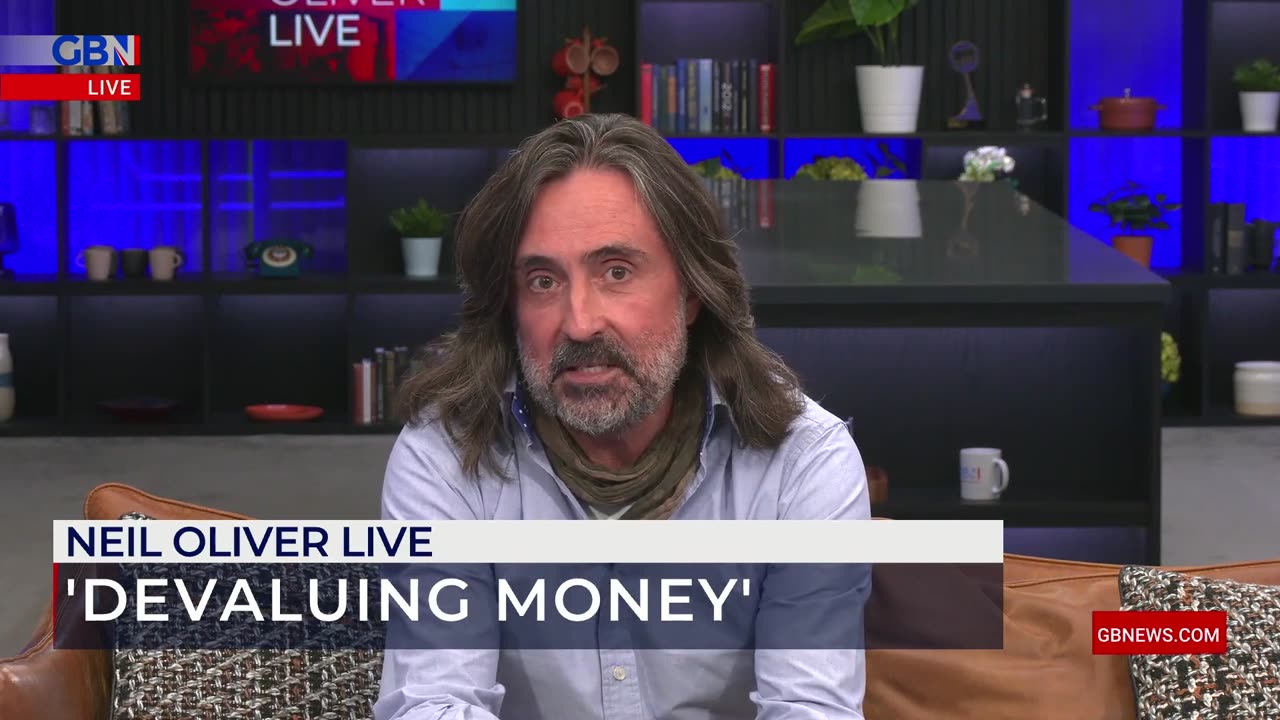 Neil Oliver - Whatever our puppet government say is to distract us from the threat to our freedom