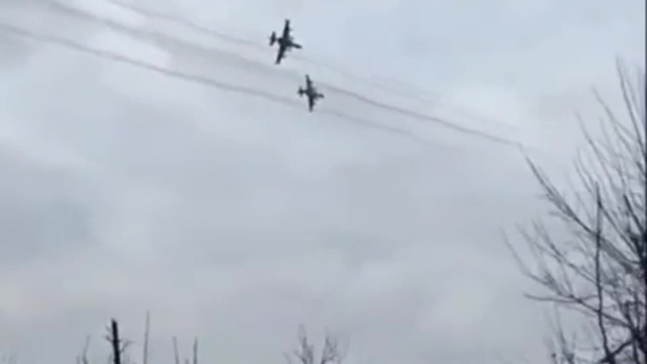 Two pairs of Russian Su-25s "pitching up"