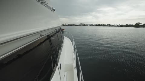 2004 560 Carver Voyager