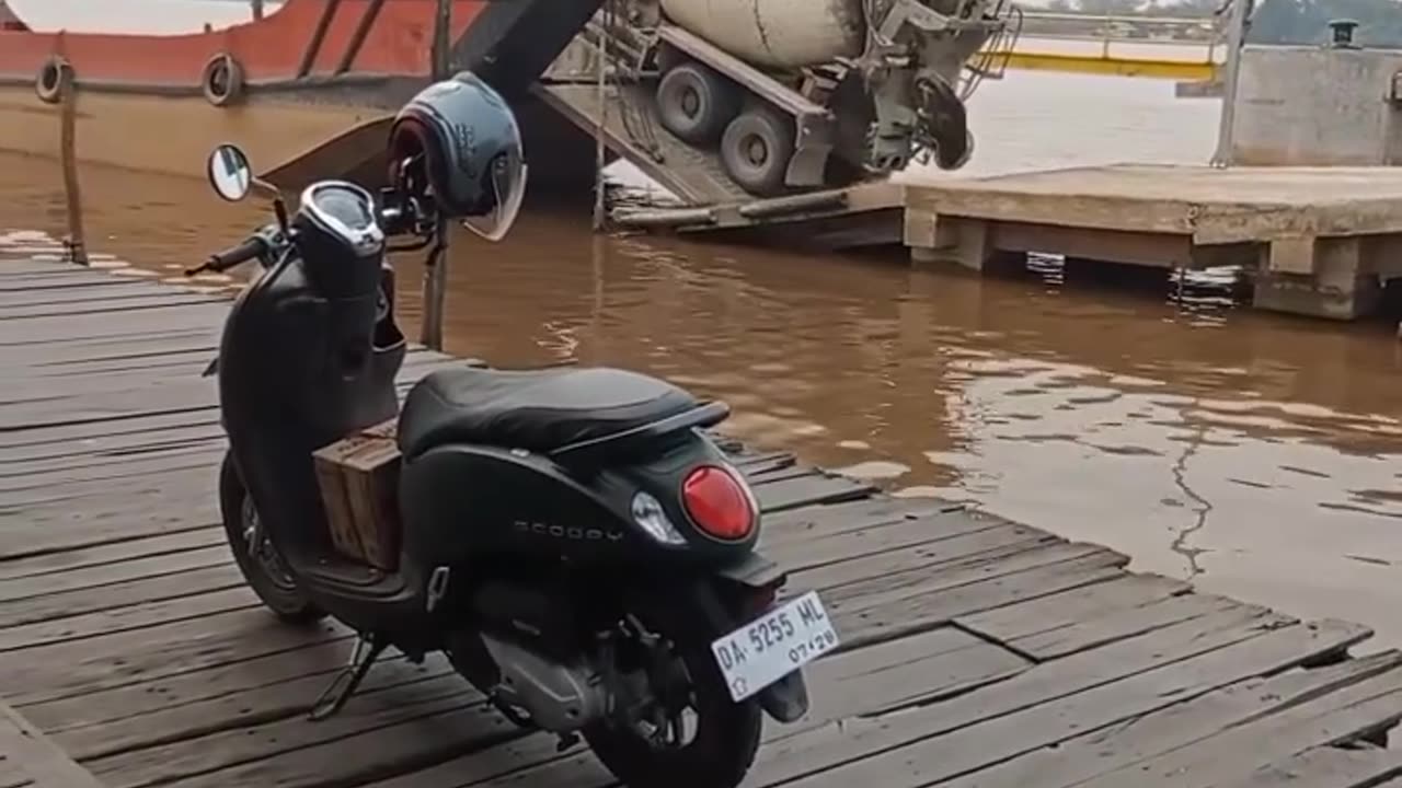 A truck was sunk. the case at the ferry