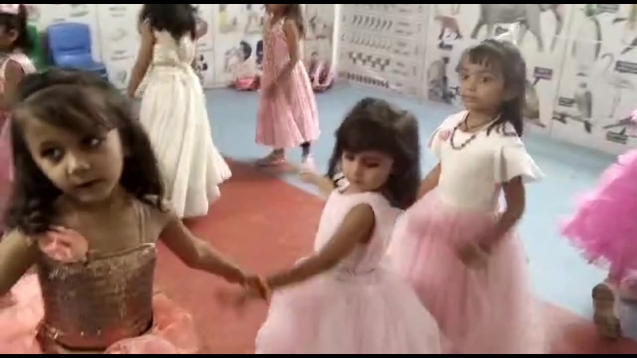 Jo nishale koyal bole. Kids dance.