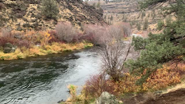 Central Oregon – Steelhead Falls – Descending to Riverside of Crooked River – 4K