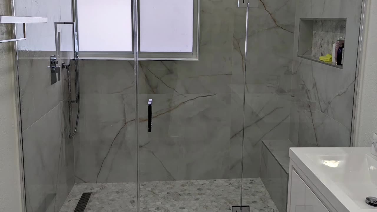 180° Shower Glass Chrome Hardware