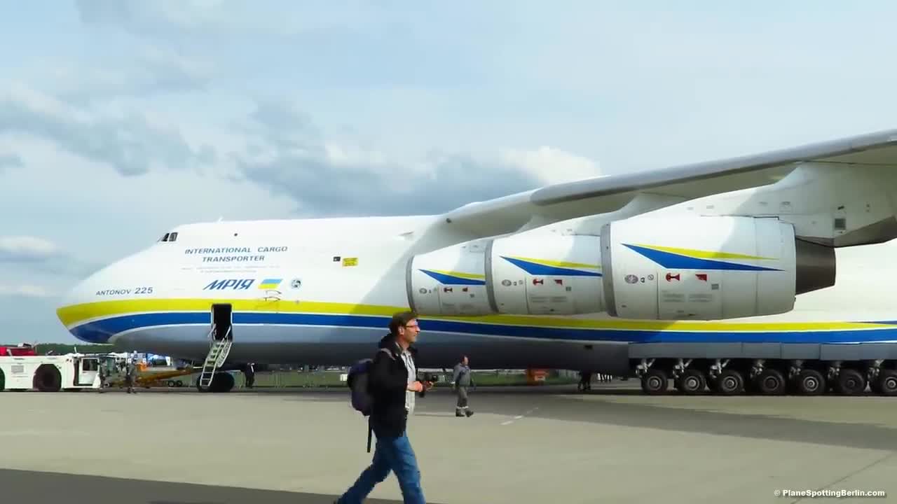 ANTONOV AN-225 - CLOSE UP PUSHBACK of WORLDS LARGEST AIRCRAFT at ILA 2018 Air Show!