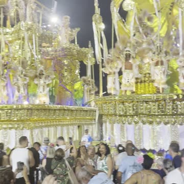 🇧🇷 Have you seen Carnival in Brazil?