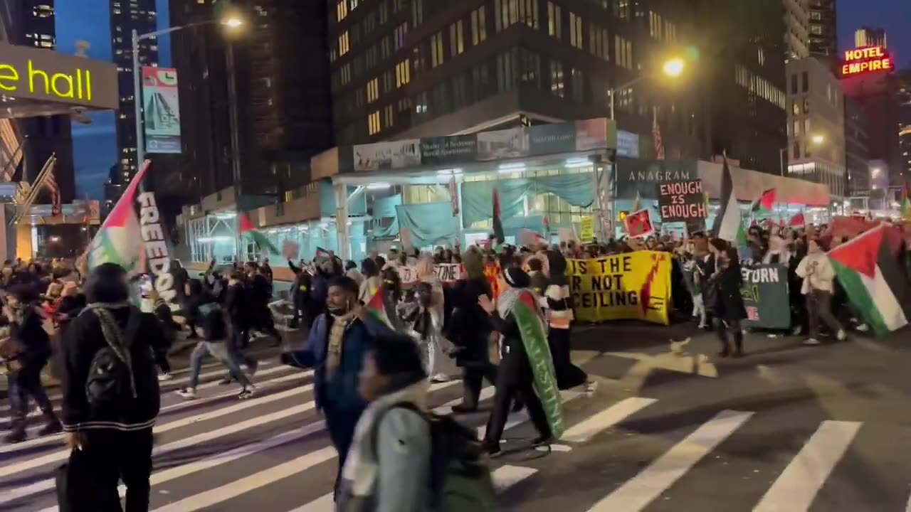 pro-Palestine mob is storming shops in the NYC Columbus Circle area!