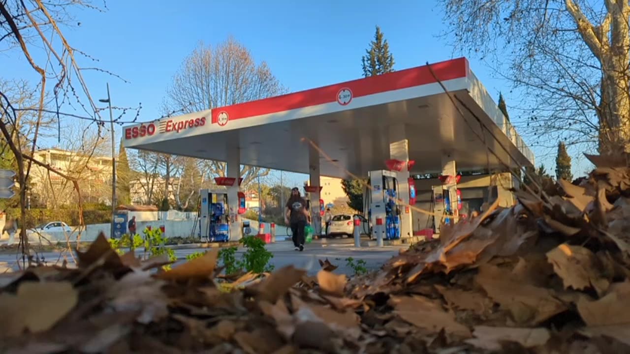 2023-02-14 (1) - essence - Twitch Triskelina