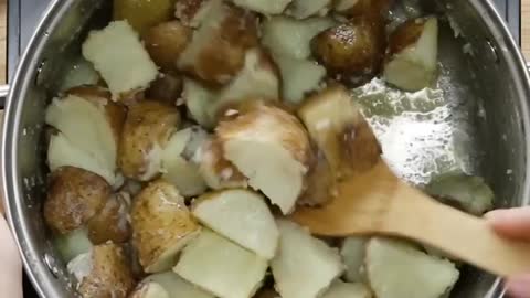 THE BEST GARLICHERB ROASTED POTATOES