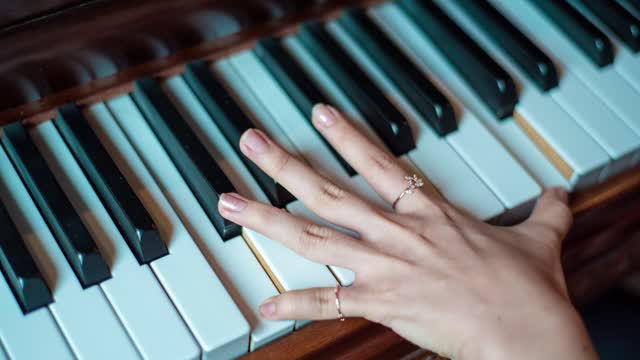 30 minutes soft piano lullaby compilationš“*with links to top Amazon sleeping aids!*