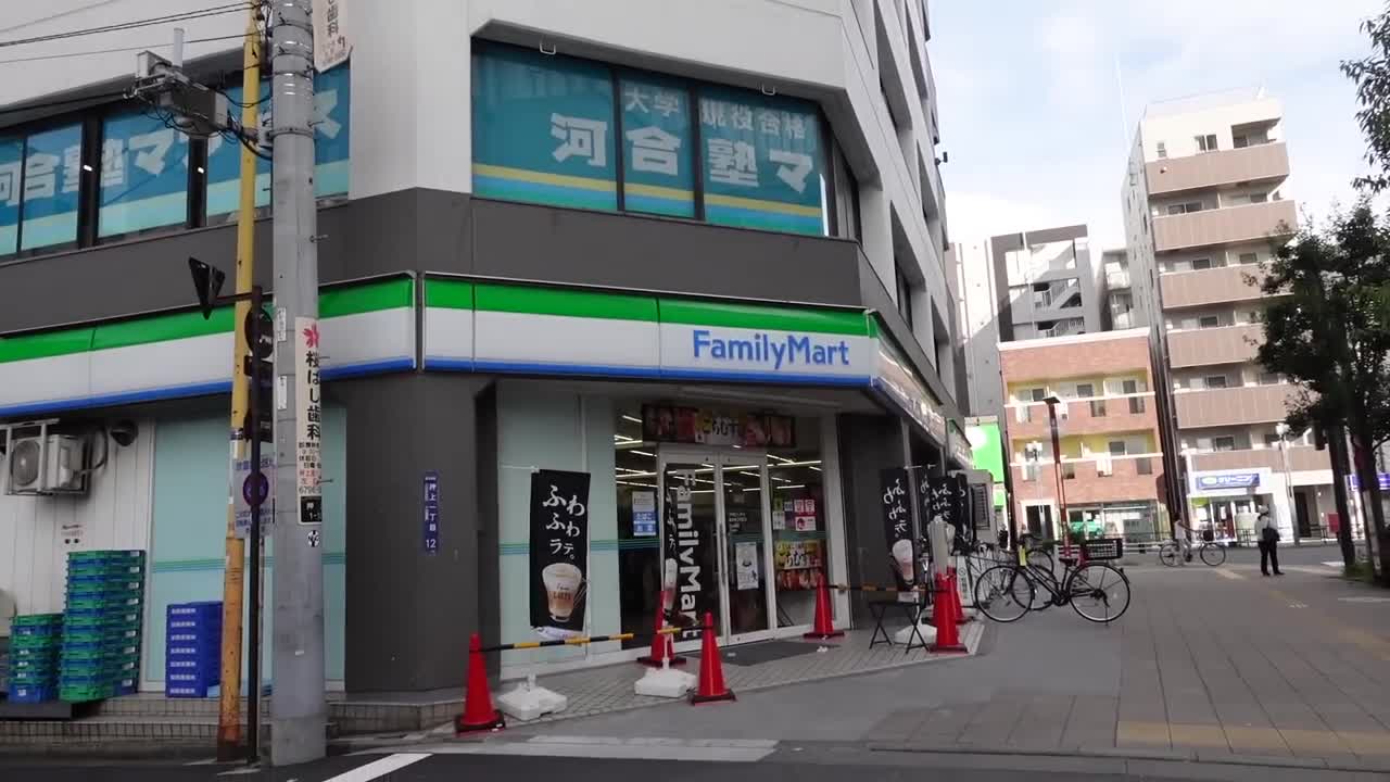 Living Alone in Japan 🍰 what i eat, 7-eleven food, conveyer belt sushi & cake vending machine japan