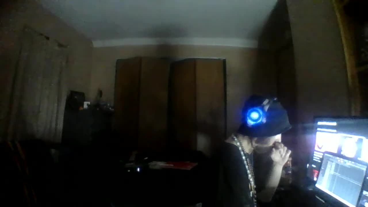 [Cyraxx Youtube 2021-12-24] Studio session day 7