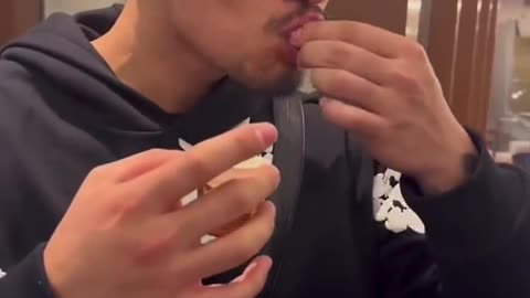 SNEAKO tries yellow Arabic coffee for the first time in Saudi Arabia