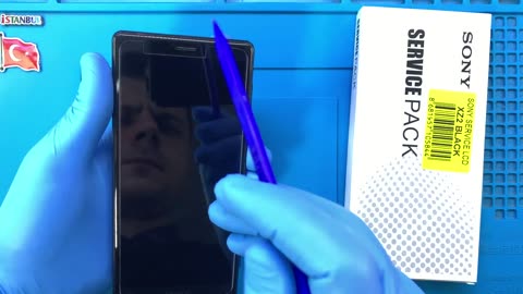 You can watch the Sony Xperia XZ2 screen replacement steps with this video