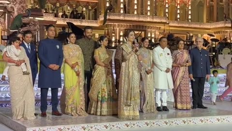 Cricketer with their wives #dhoni #surykumay #viratkholi