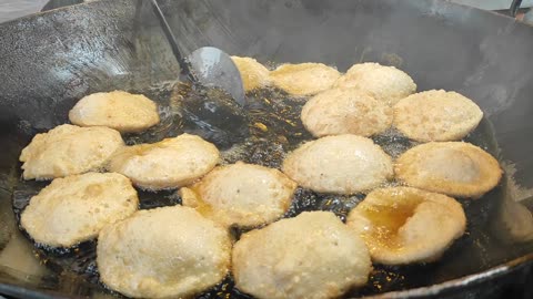 famous Pakistani Dish Kachori