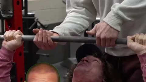 Sam Sulek almost died on the inclined bench press 😮 👀