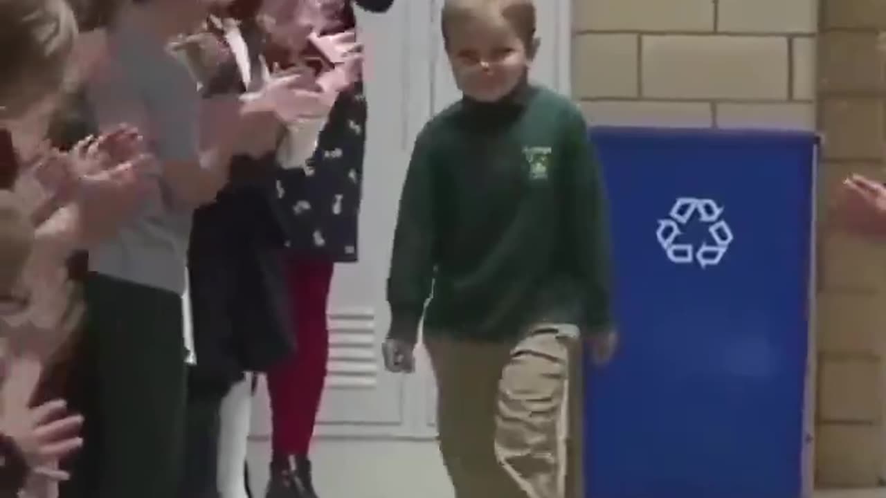 6-year-old got welcomed back at school after beating leukemia..