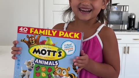 #ad We LOVE @motts1842 Flavored Fruit Snacks! Snack time is so important to us, and #Motts makes it easier. Head over to the link in my bio to grab yours