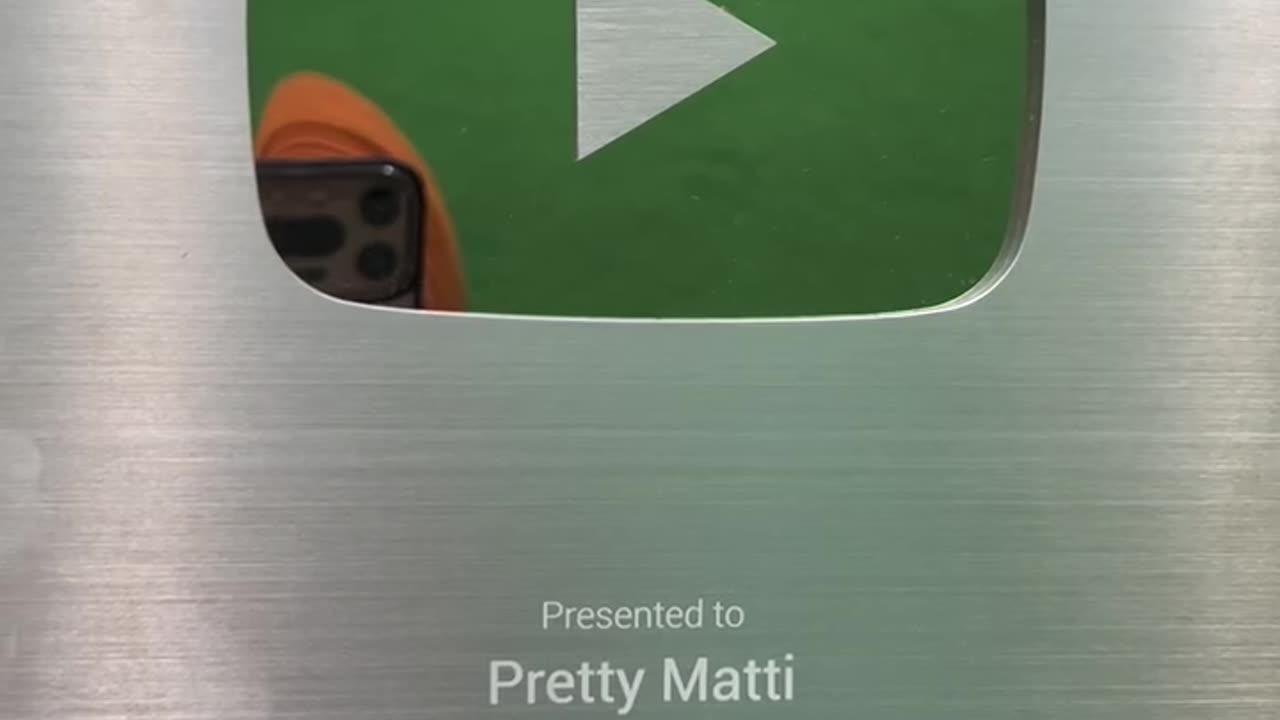 Silver play button aa gia ik hor