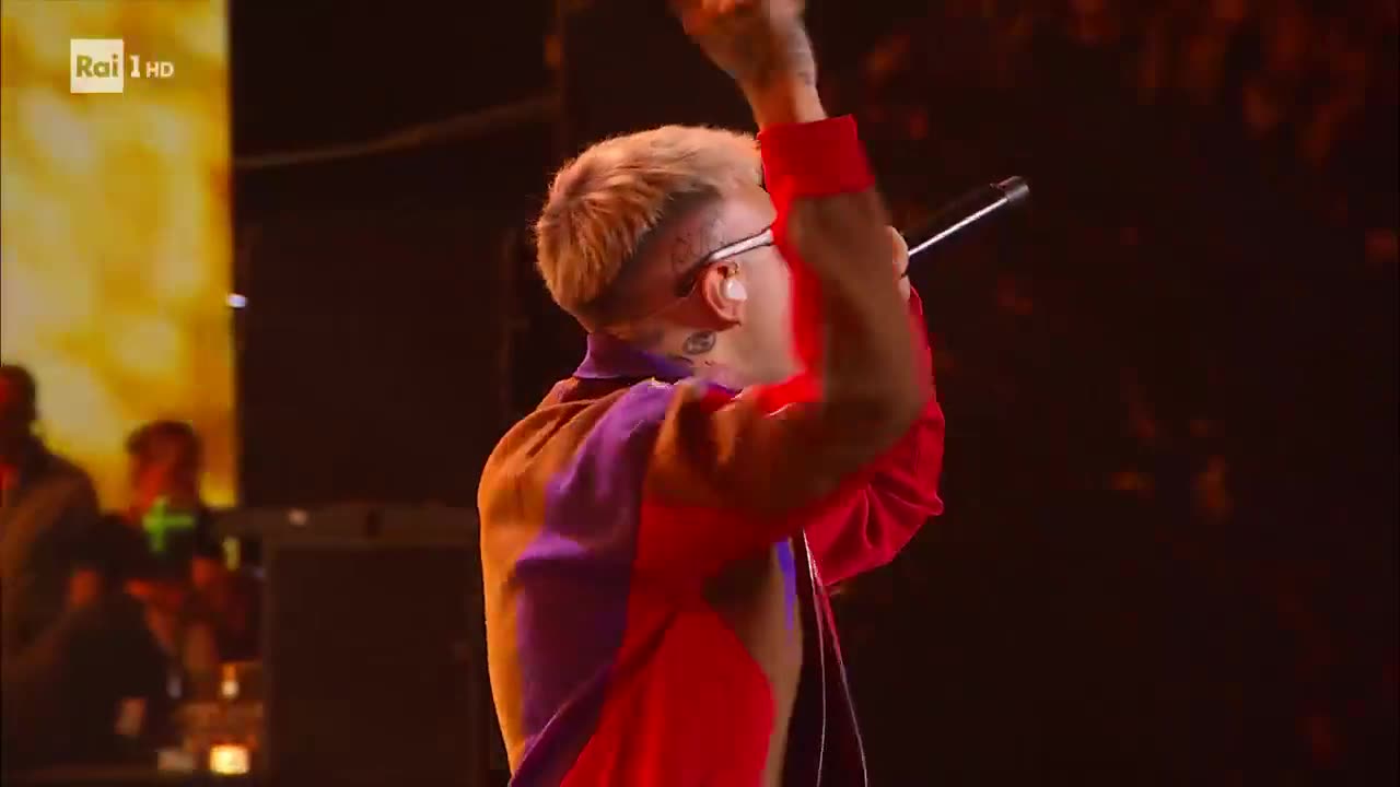 Lazza Canta CENERE a TIM Music Awards 2023