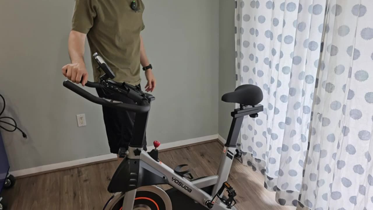 Safe and Stable Workouts: YOSUDA Exercise Bike with Secure Pedals and Immediate Stop Feature! 🛑👶