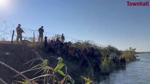 National Guard has arrived and is now blocking undocumented migrants from entering into Texas .