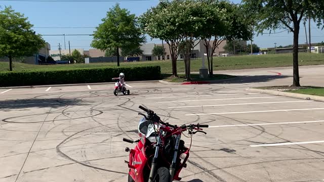 5 year old girl Rips Dirtbike