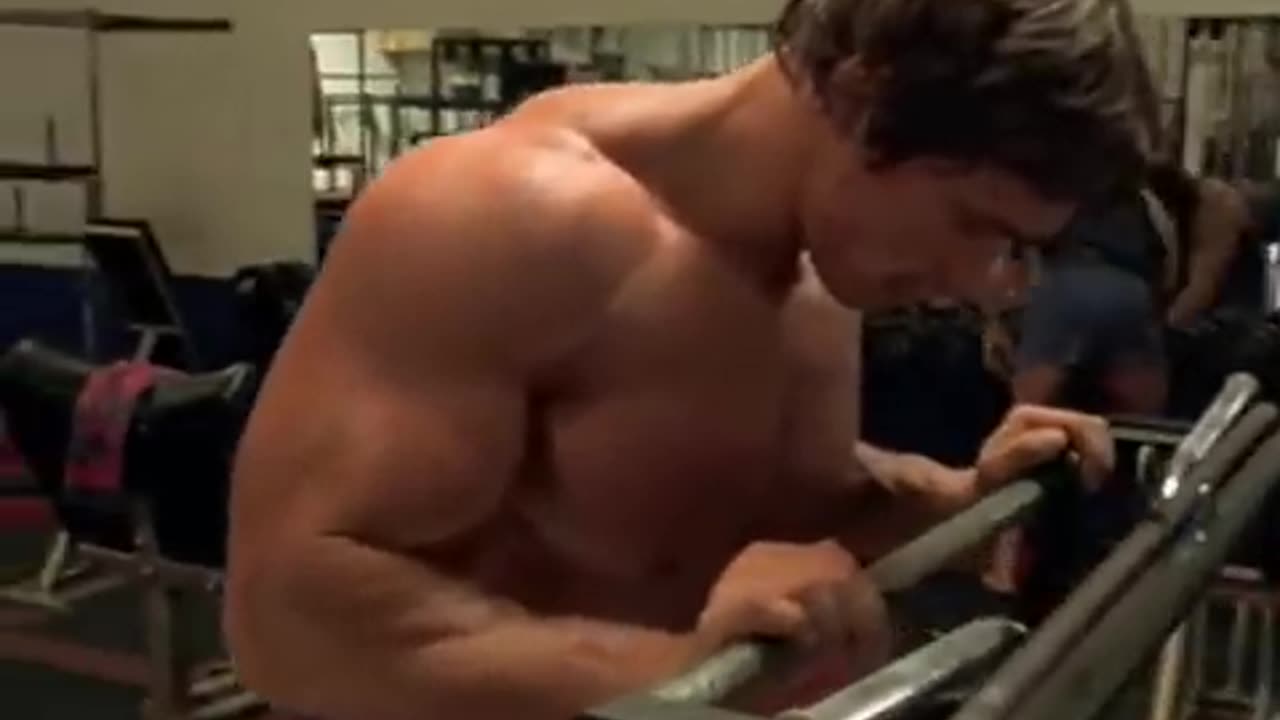 Arnold Schwarzenegger training