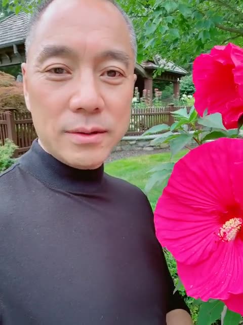 20210810文贵先生GETTR⁴：亲爱的兄弟姐妹们……你说花和我．那个最好看呢？