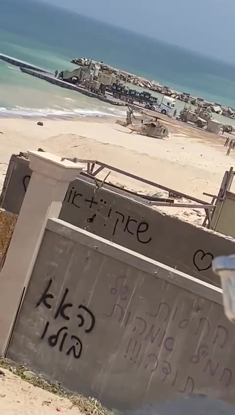 Israeli forces evacuate hostages near US Gaza pier footage