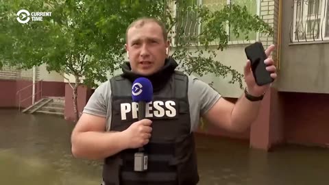 Shelling interrupts interview with resident in flooded Kherson