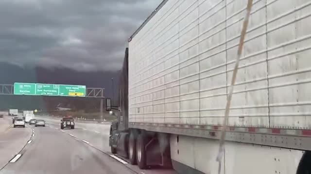 USA Freedom Convoy truck - On the road to Barstow