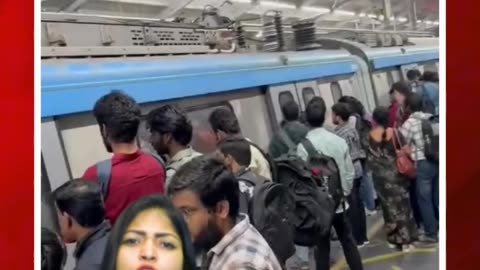 ఈ మెట్రోలో ఎక్కేదెలా? #short #hydmetro #hugecrowd #passengers | FBTV NEWS