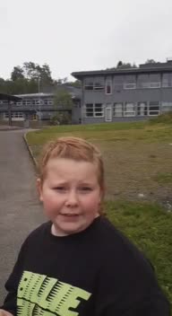 Sarah Marketha må bytte skole.