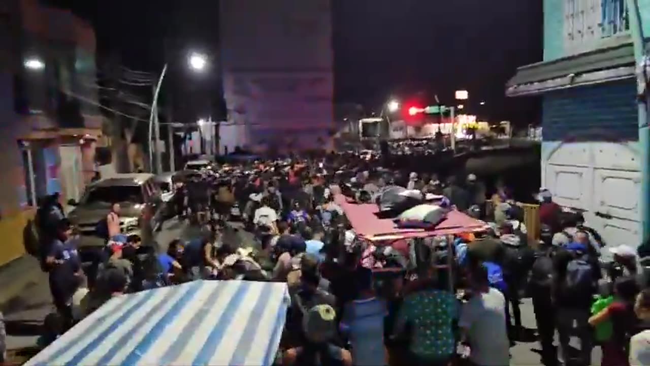 Breaking!!! LARGE CARAVAN OF ILLEGAL IMMIGRANTS ARE MAKING ITS WAY THROUGH MEXICO