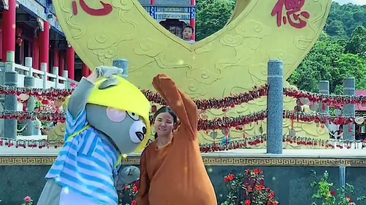 The brown bear guy goes to the amusement park with his friends part 104