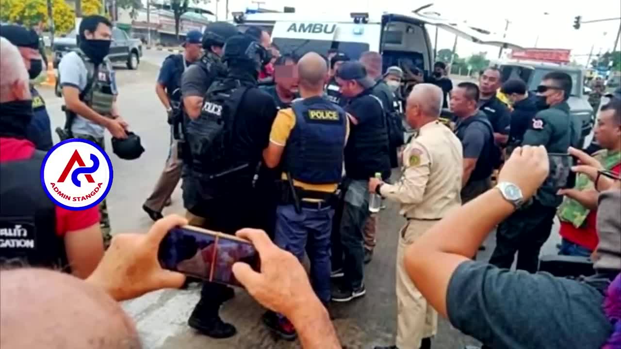 Cambodian military officer detained by Thai police after driving into Thailand with a weapon