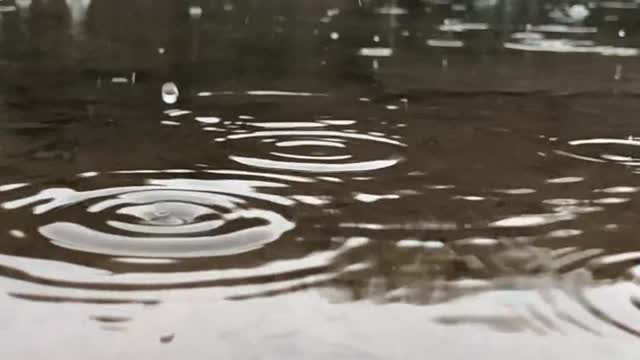 Slomo rain on the Delaware River