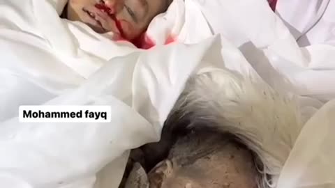 #شاهد| مشهد مؤلم لأطفال شهداء قتلهم الاحتلال خلال مجازر ارتكبها في الساعات الأخيرة بقطاع غزة.