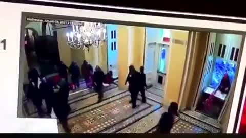 Black Block Antifa Enters US Capitol Building FIRST on January 6, 2021