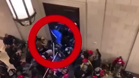 PEOPLE BEING PUSHED INTO THE CAPITAL BY FEDS ON JAN 6