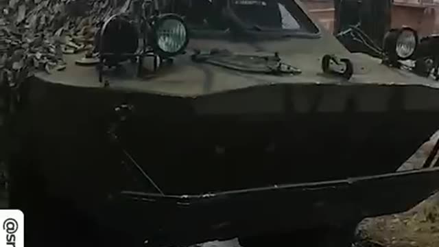 LPR army shows trophies in liberated town