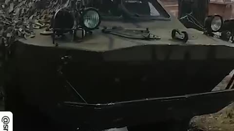 LPR army shows trophies in liberated town