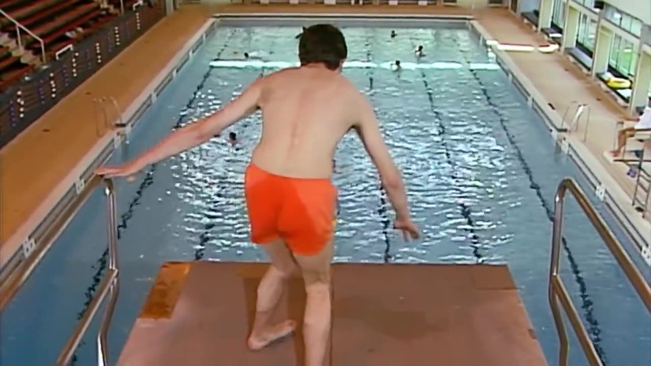 DIVE Mr Bean! | Funny Clips | Mr Bean Official