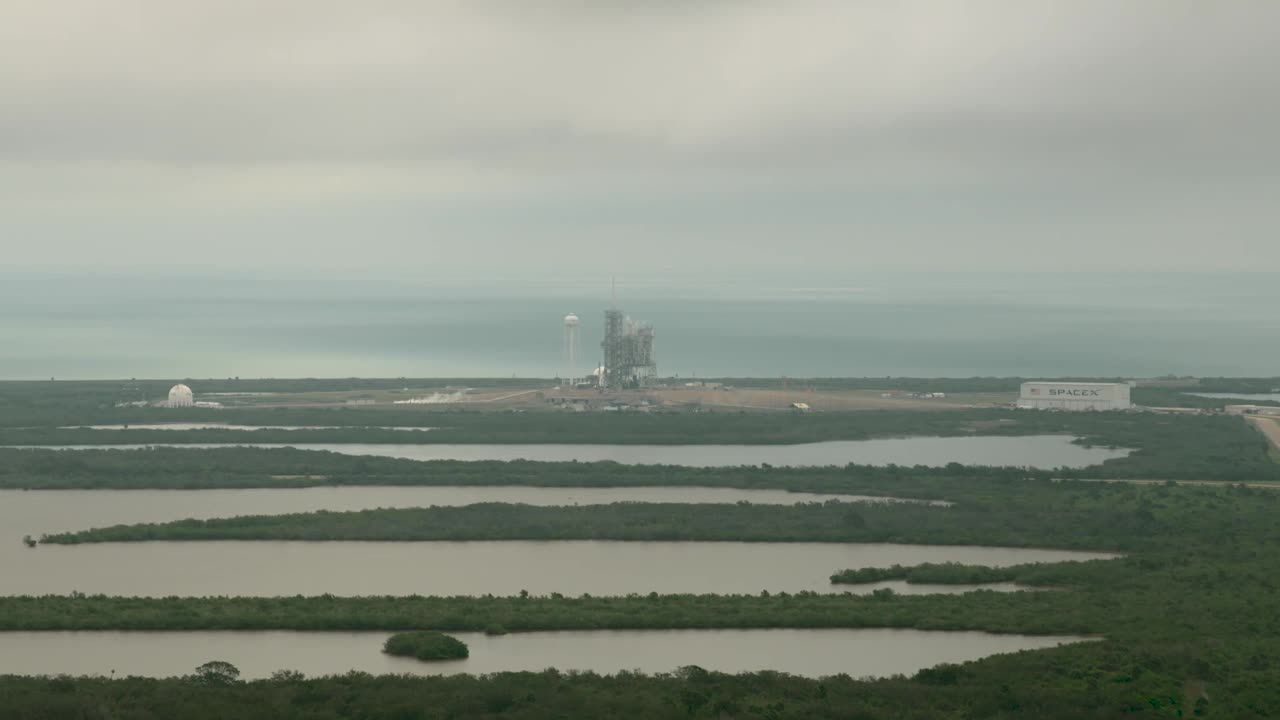 Liftoff in UHD of SpaceX Falcon 9 on CRS-