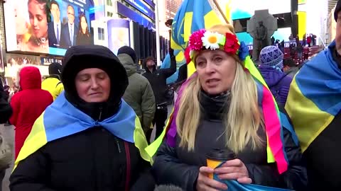 Protesters in Times Square call for peace in Ukraine