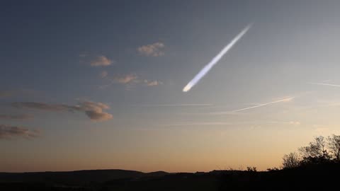 Comet A3 Tsuchinshan-ATLAS Visible Tonight! Best Time to Watch in UK & Seattle | Brightest Comet