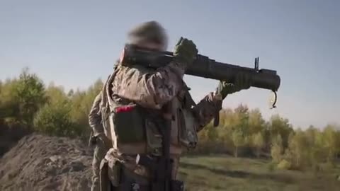 Ukrainian soldiers training in the use of anti-tank weapons