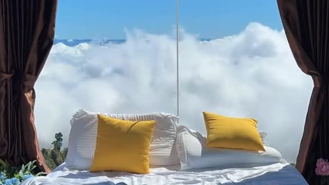 his is not a special effect, this is a cloud room on the top of the mountain in Thaila