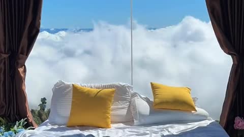 his is not a special effect, this is a cloud room on the top of the mountain in Thaila